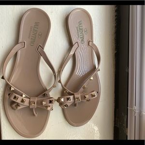 Valentino Garavani Rockstud flat thong sandal